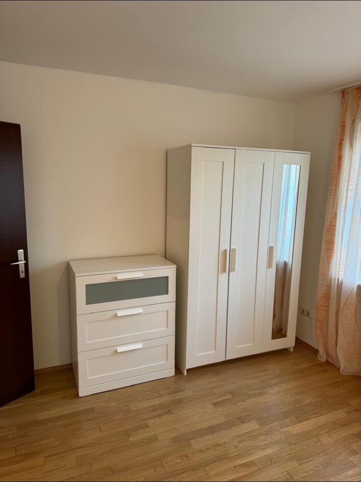 Schrank und Kommode als Set, montiert von Leo Transporte